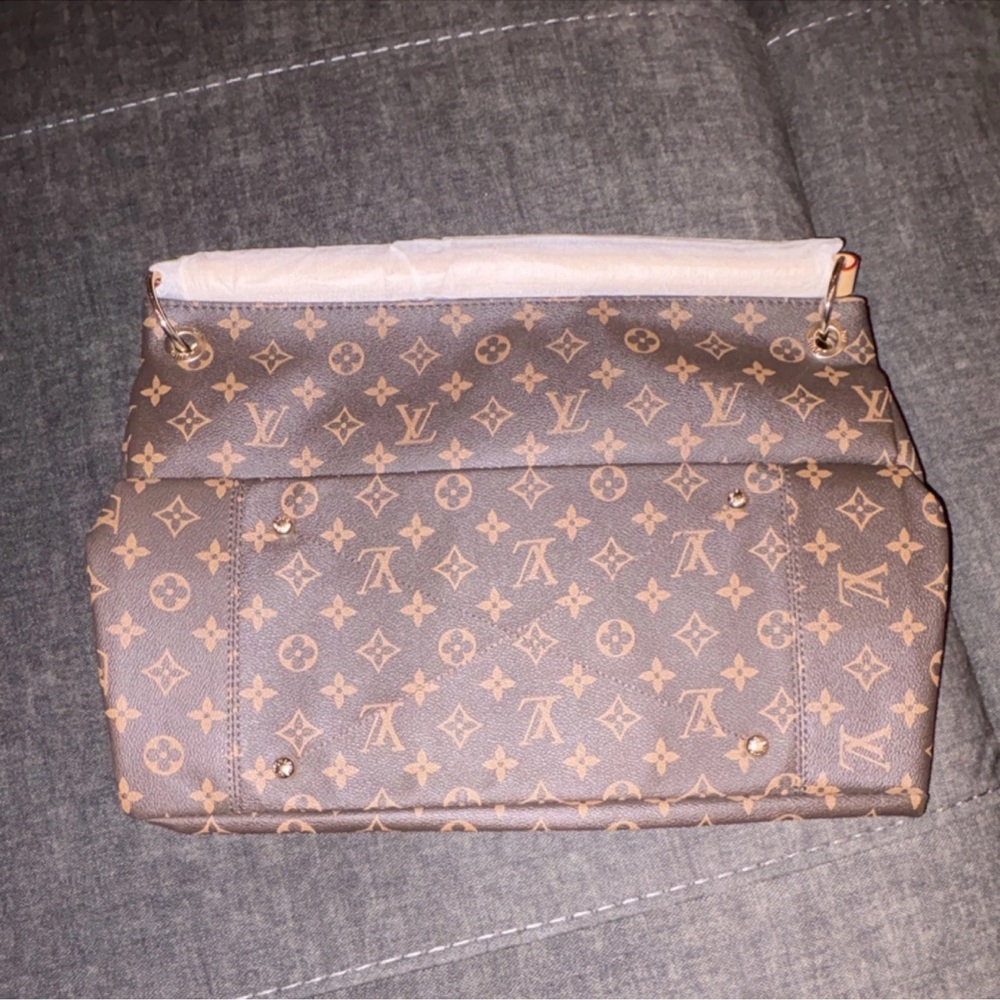 Louis Vuitton Tan Monogram Clutch - Picture 4 of 5